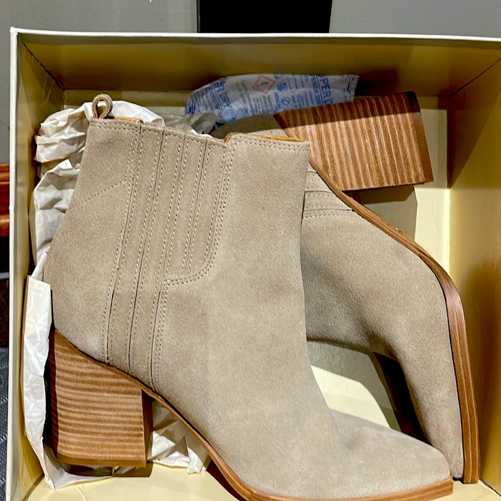 Brand new size 8 M